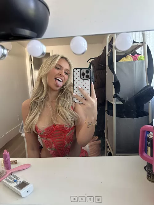 Do older guys like blonde girls like me ?