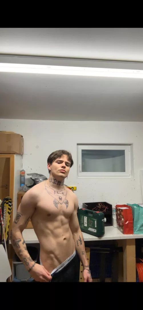 do you like my v-line ?😈