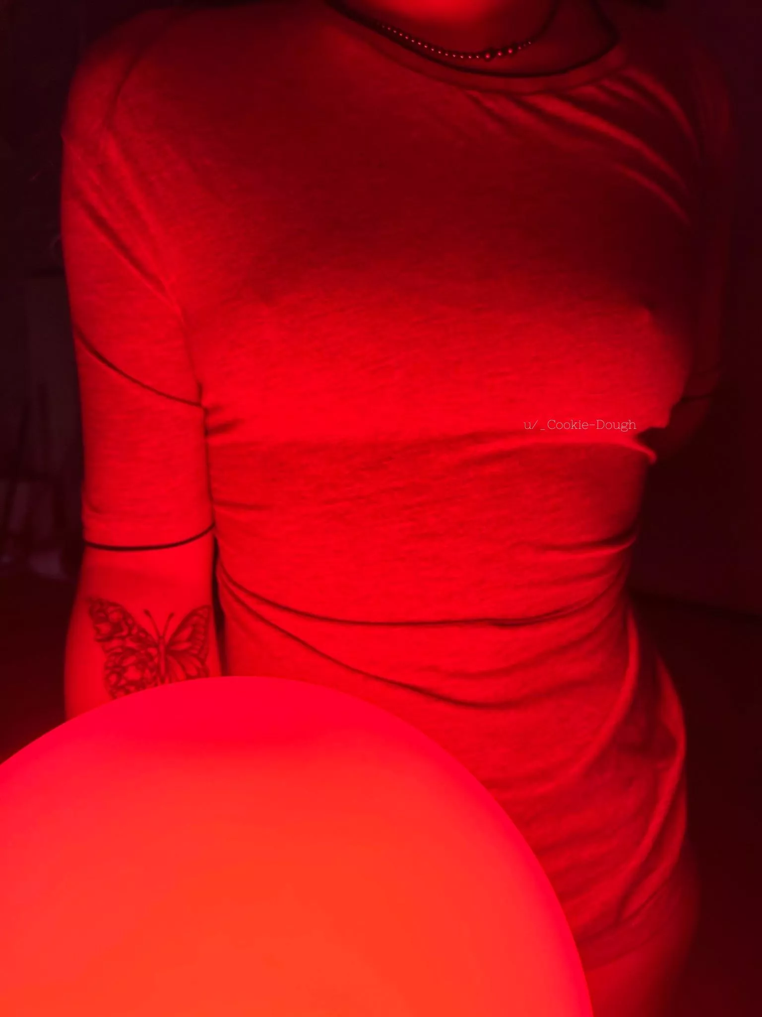 Do you think this red light suits me?