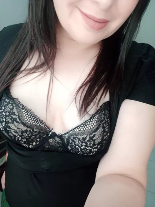 [F] Black is a great color on my skin!