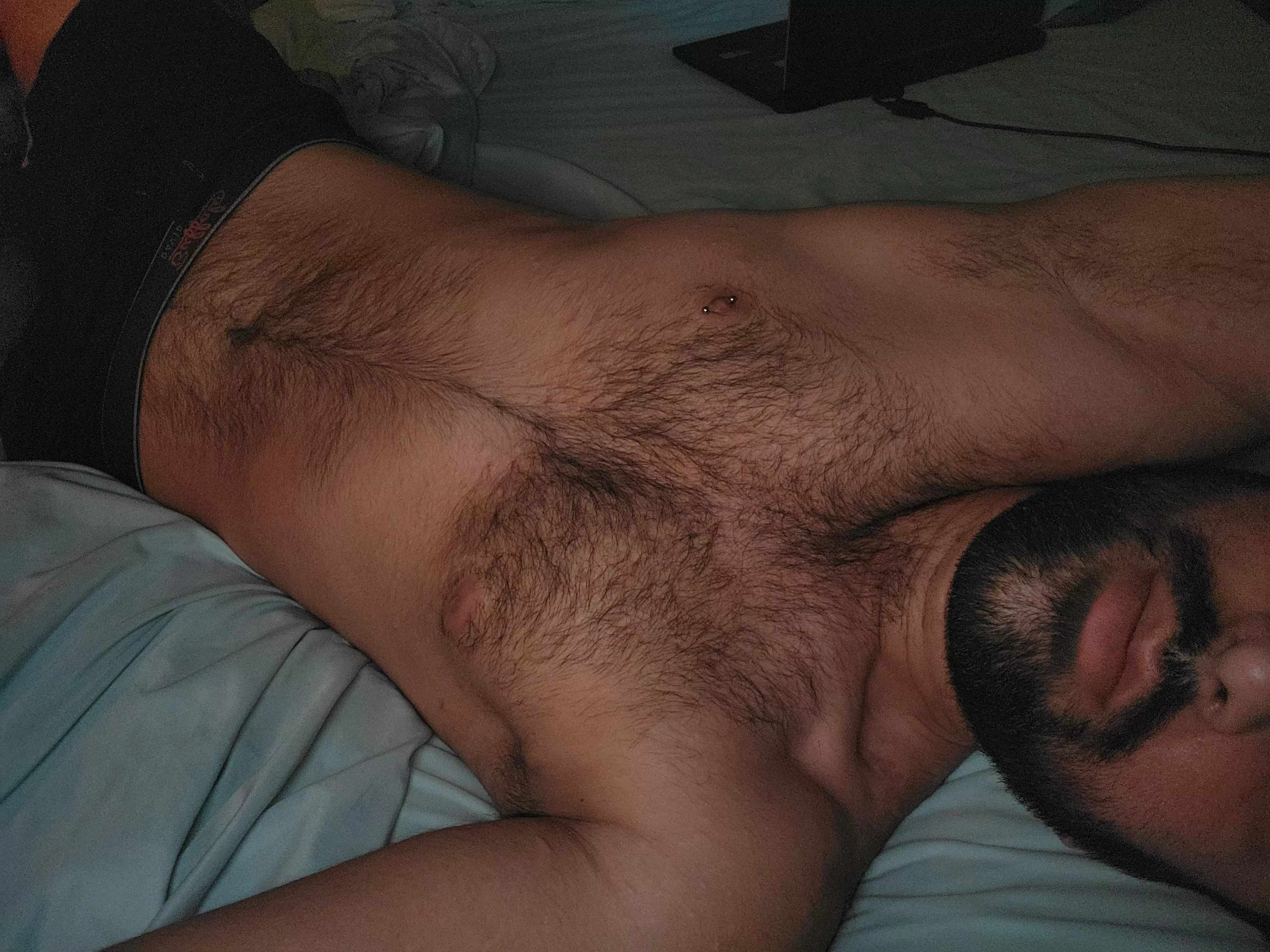 Feel my hairiness pls😫