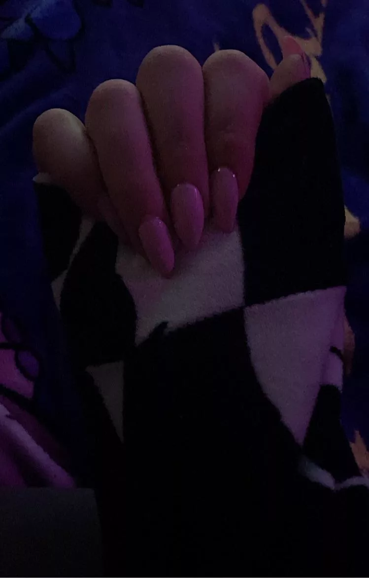 First time posting :3 I did my nails for the first time >_< sorry if they are bad 🥺❤️