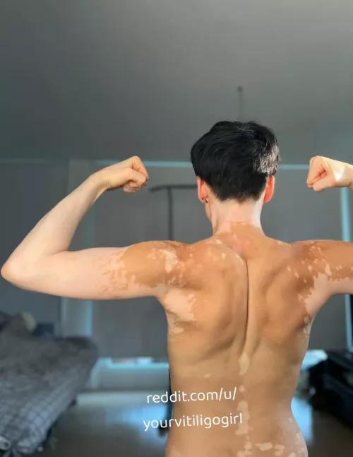 Flexing post workout (f)