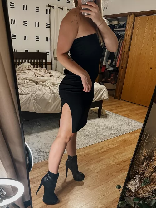 Hello 911 … I’m on fire 🔥🤭 [f]