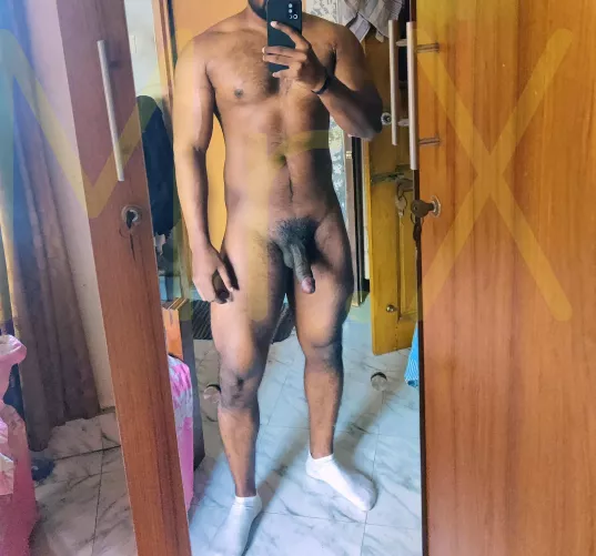 How many of you love to stay naked at home?