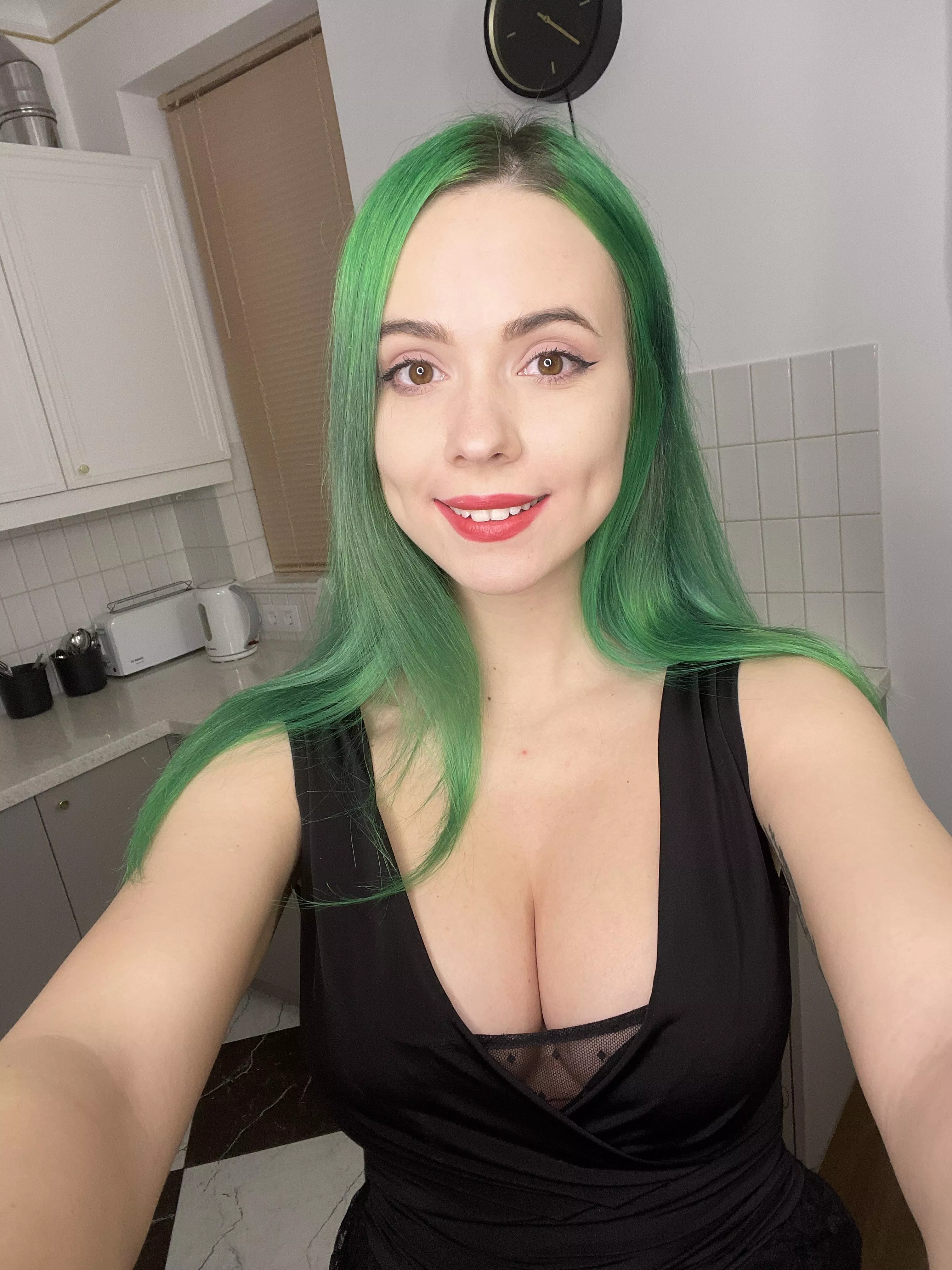 I just love bright neon hair