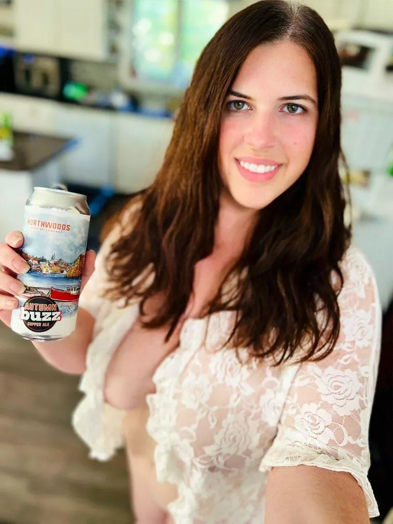 It’s Thirsty Thursday and I have an Autumn Buzz copper ale from Northwoods brewing and the morning buzz