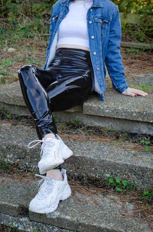 Just waiting for the bus, perhaps you could give me a lift?