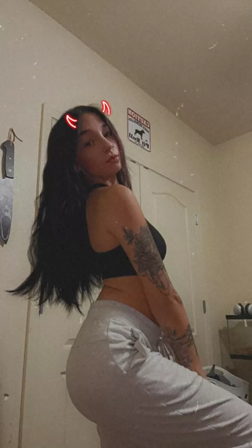 Kinda waiting for a good looking lad to pick me up