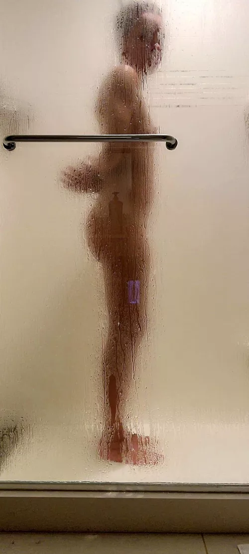 Look close you might miss my flat chest😏🥰