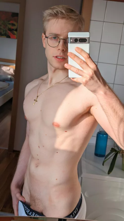 Love showing off my young body ☺️🩵