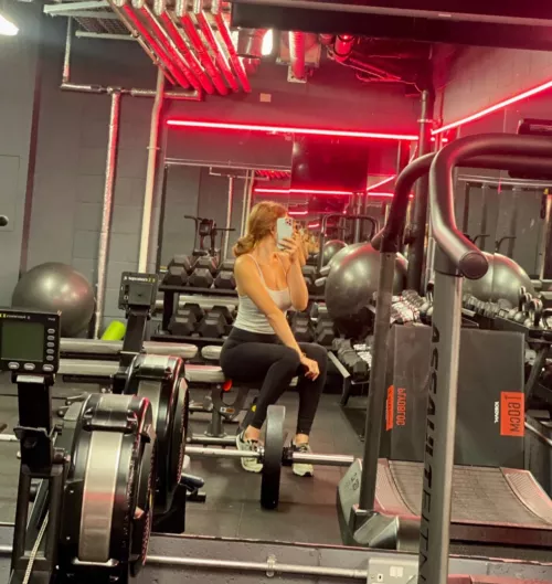Mia | gym selfie