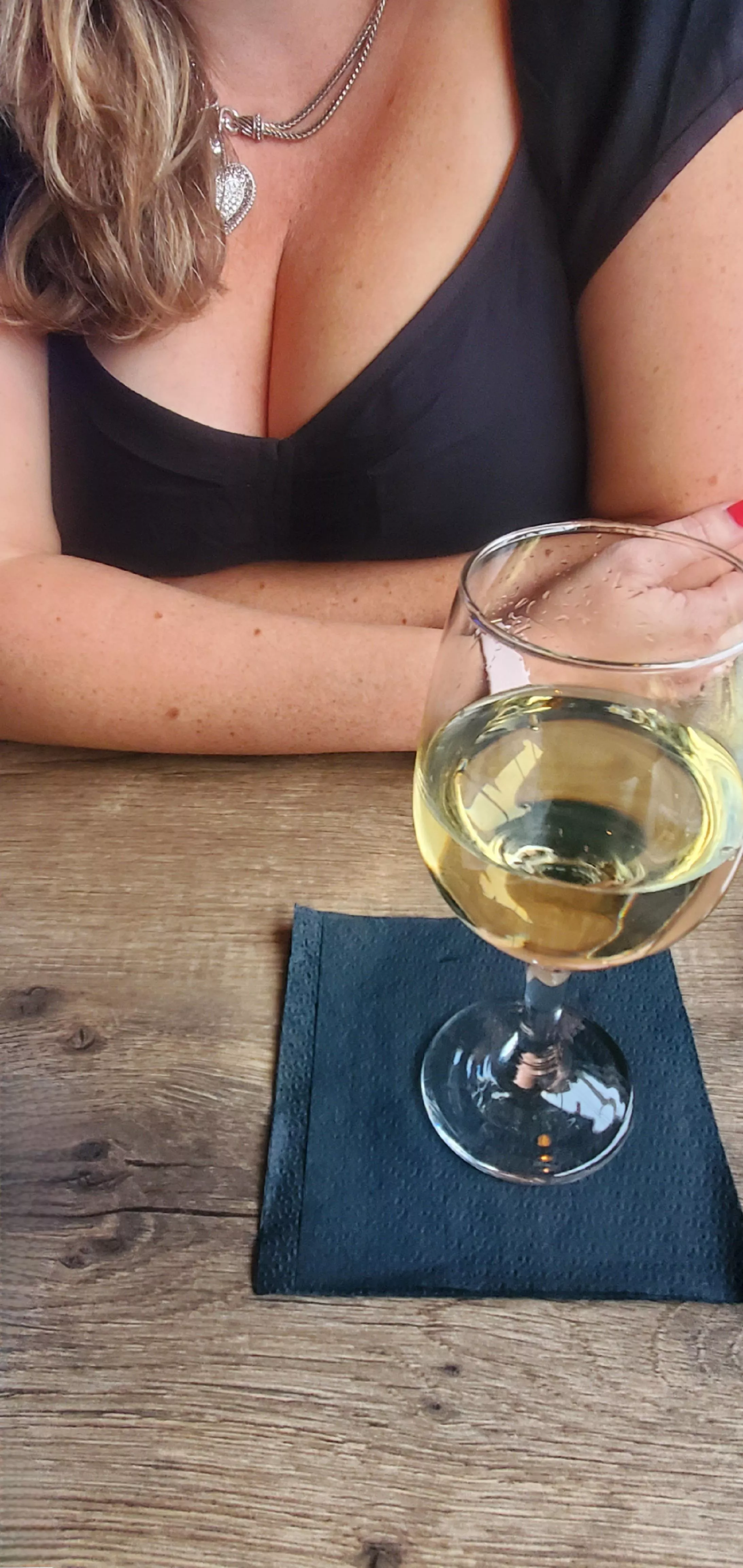 Nothing like some wine and boobs for thirsty Thursday