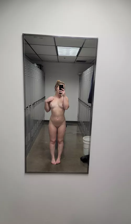obligatory a(f)ter workout nude