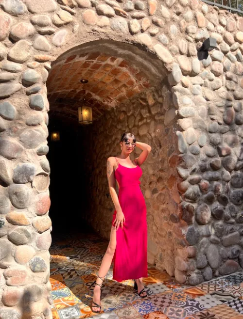 Pink dresses can be classy too, agree?