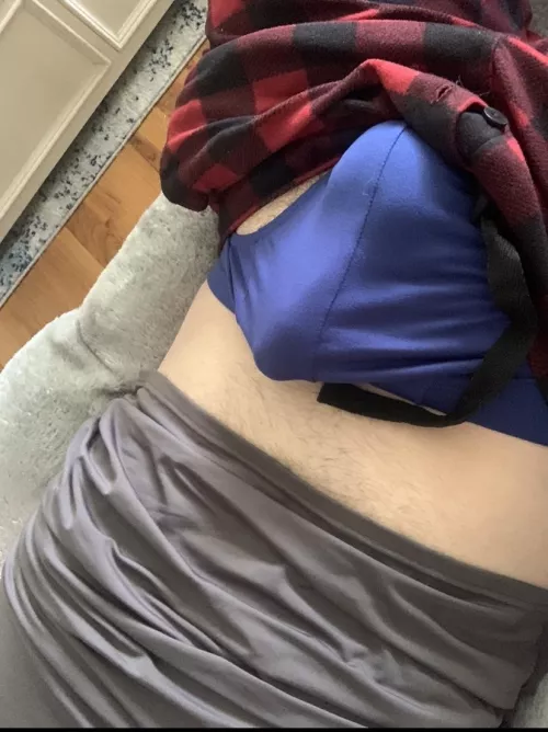 Room this on my buddys couch while he was in the other room, hope y’all like haha