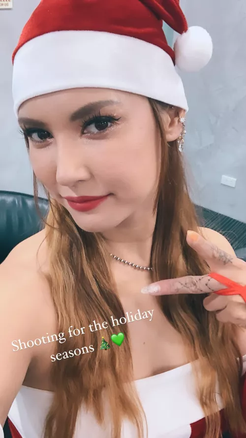 She is shooting again 😎