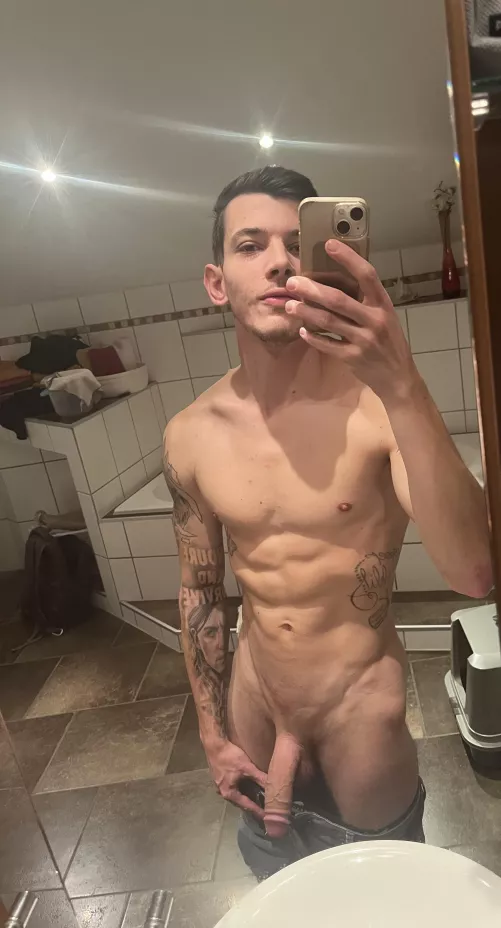 Shoutout to the Girl that rejected me beacause Im not tall enough. Some Inches went elsewhere 👅