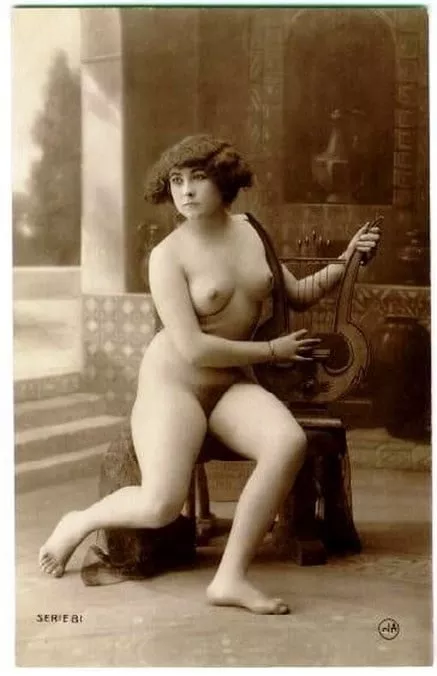 Sir, a pleasant evening spent with Lord and Lady Oppenshaw, who have have a minstrel to play a six stringed guitar during dinner. Enjoying this novelty, upon return to my house I do I employ a local musician from the village to accompany me in my study a