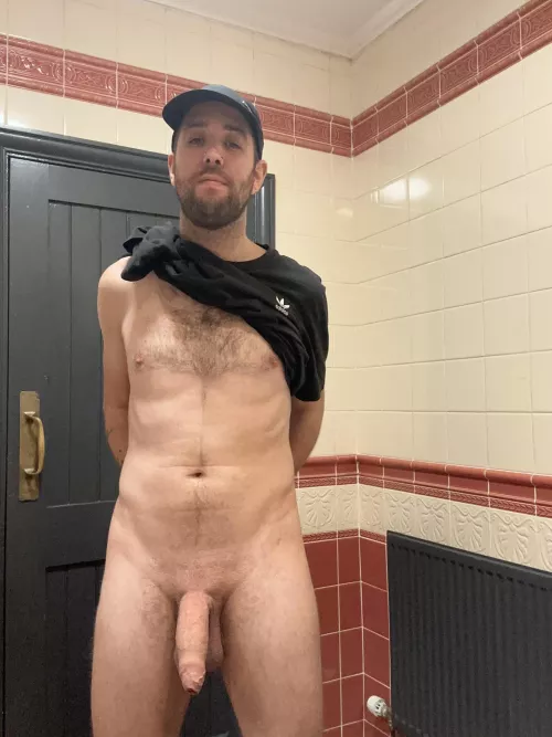 Slow day at work today who’s gonna keep me entertained 😁