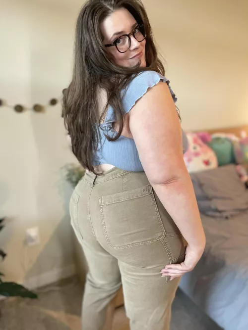 Smiling cause this ass is fat ☺️