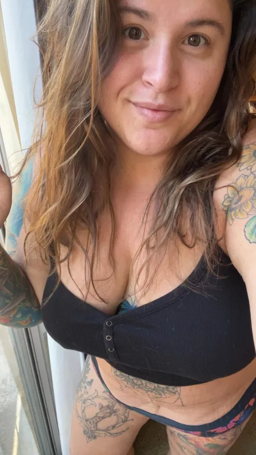 tatted bbw milf stoner with a flirtatious soul