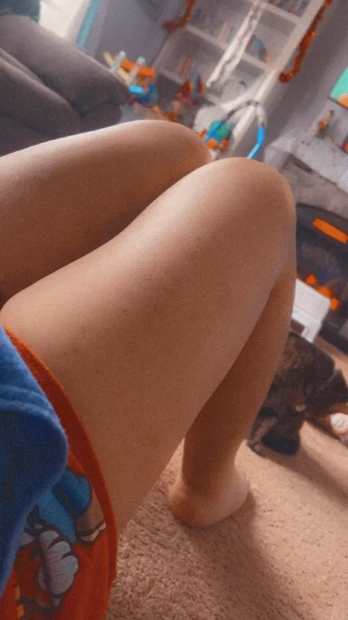 The smoothest of legs. :3