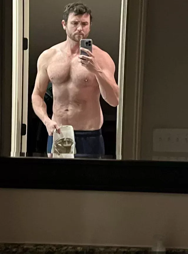 Who likes divorced dads? Please raise your hand 🙋🙋