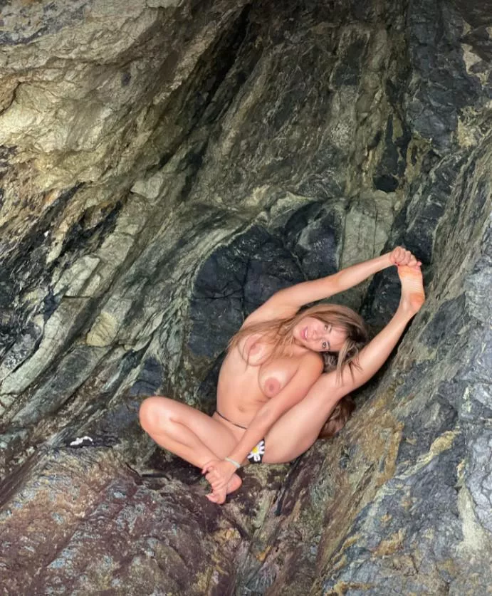 Yoga is a light, which once lit will never dim. The better your practice, the brighter your flame. 🌸