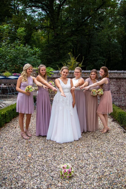 6 Grils with dresses