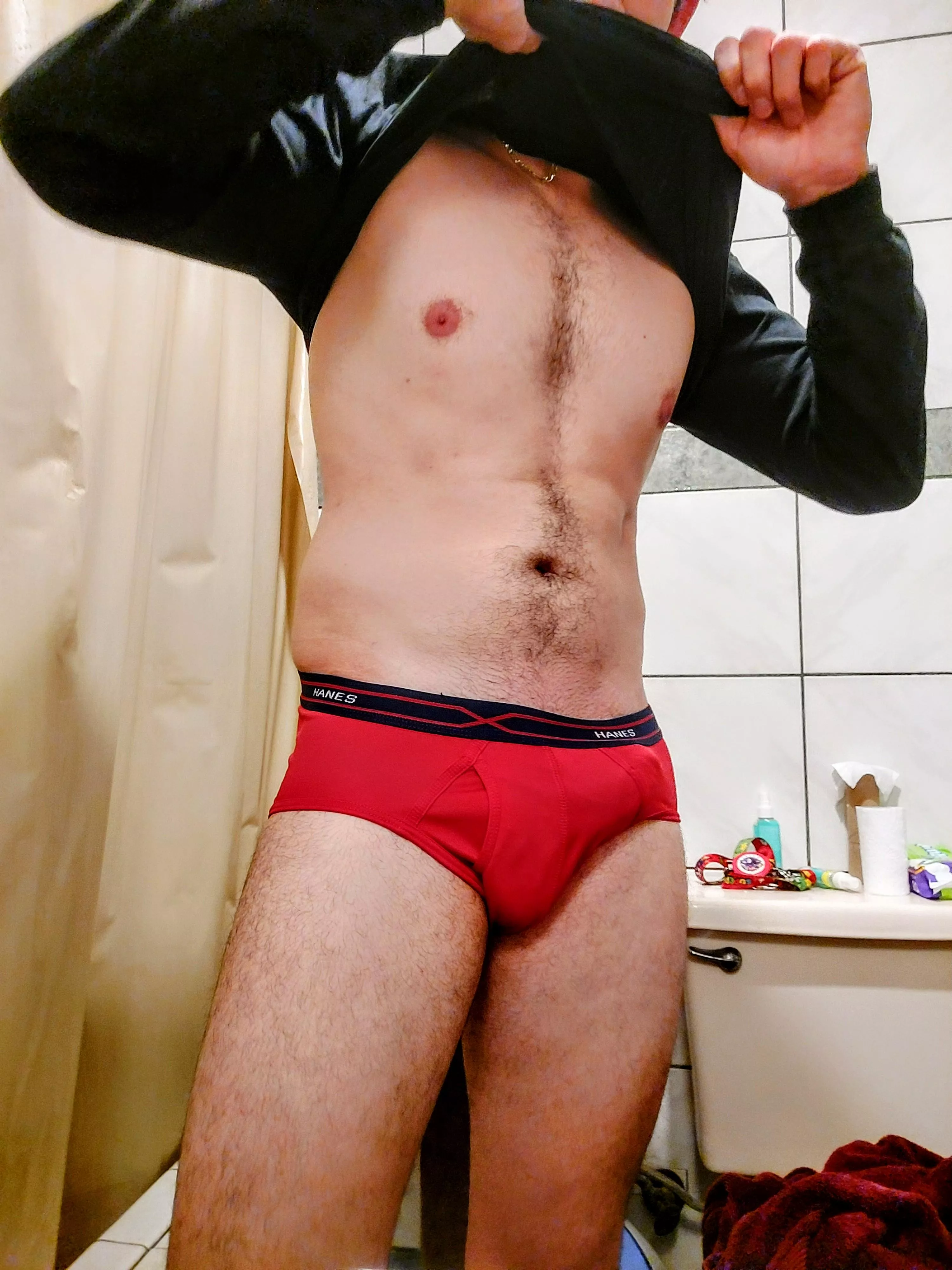 Anyone here likes red? Gaymer gymrat geek here 37