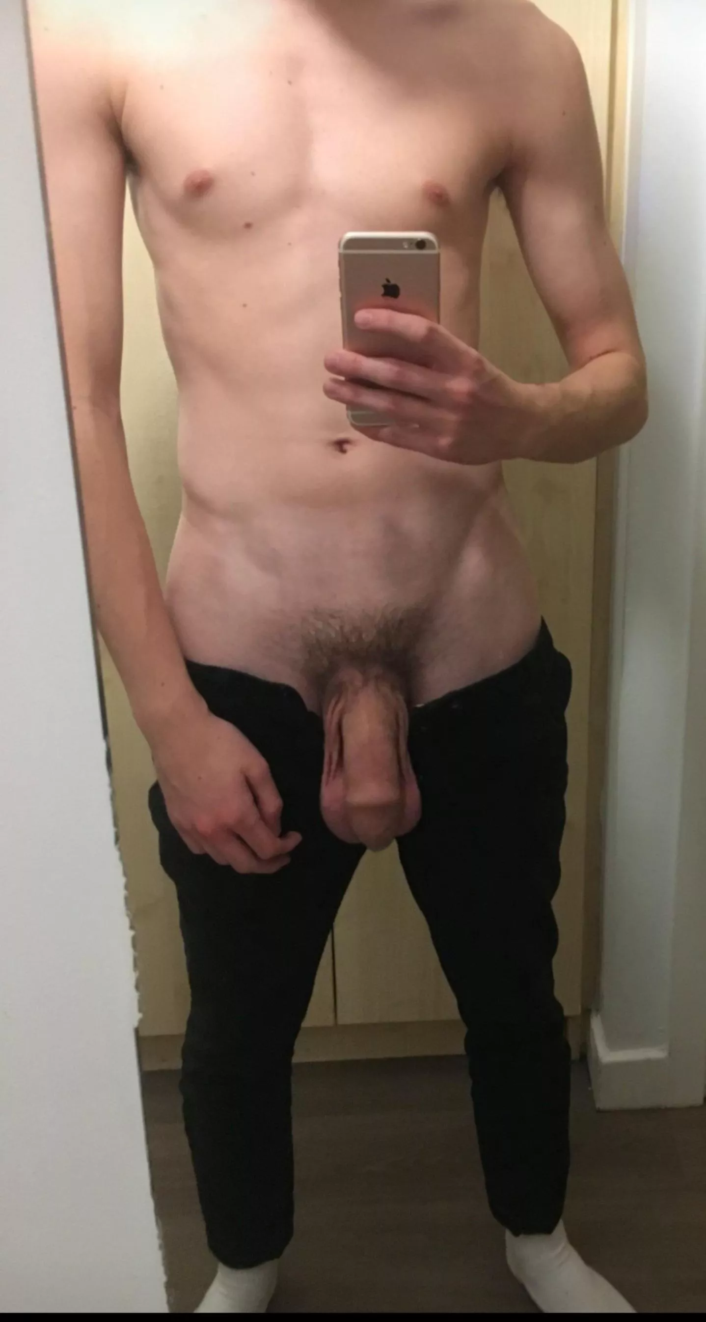 Anyone like big balled twinks?