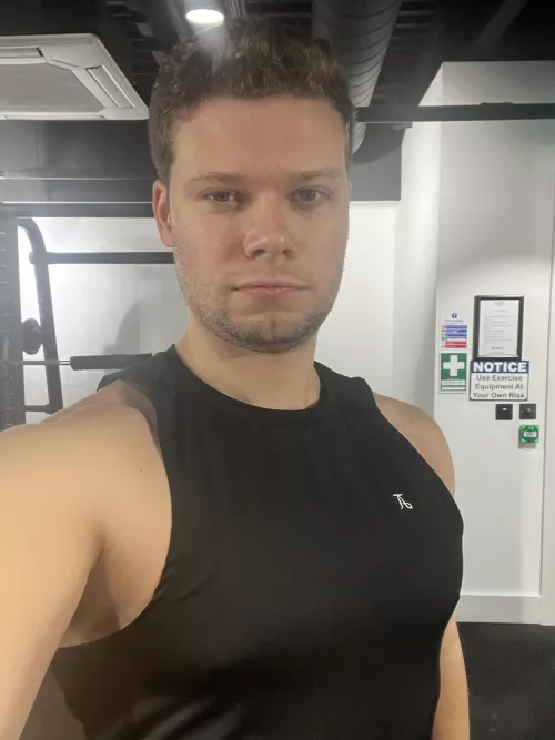 Didn’t get to the gym till 10:30pm and was not amused in the moment 😏