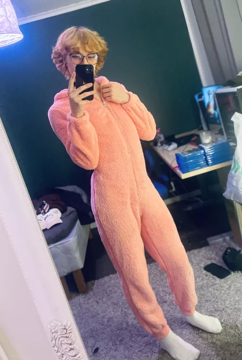 Got a new jumpsuit, is it cute?