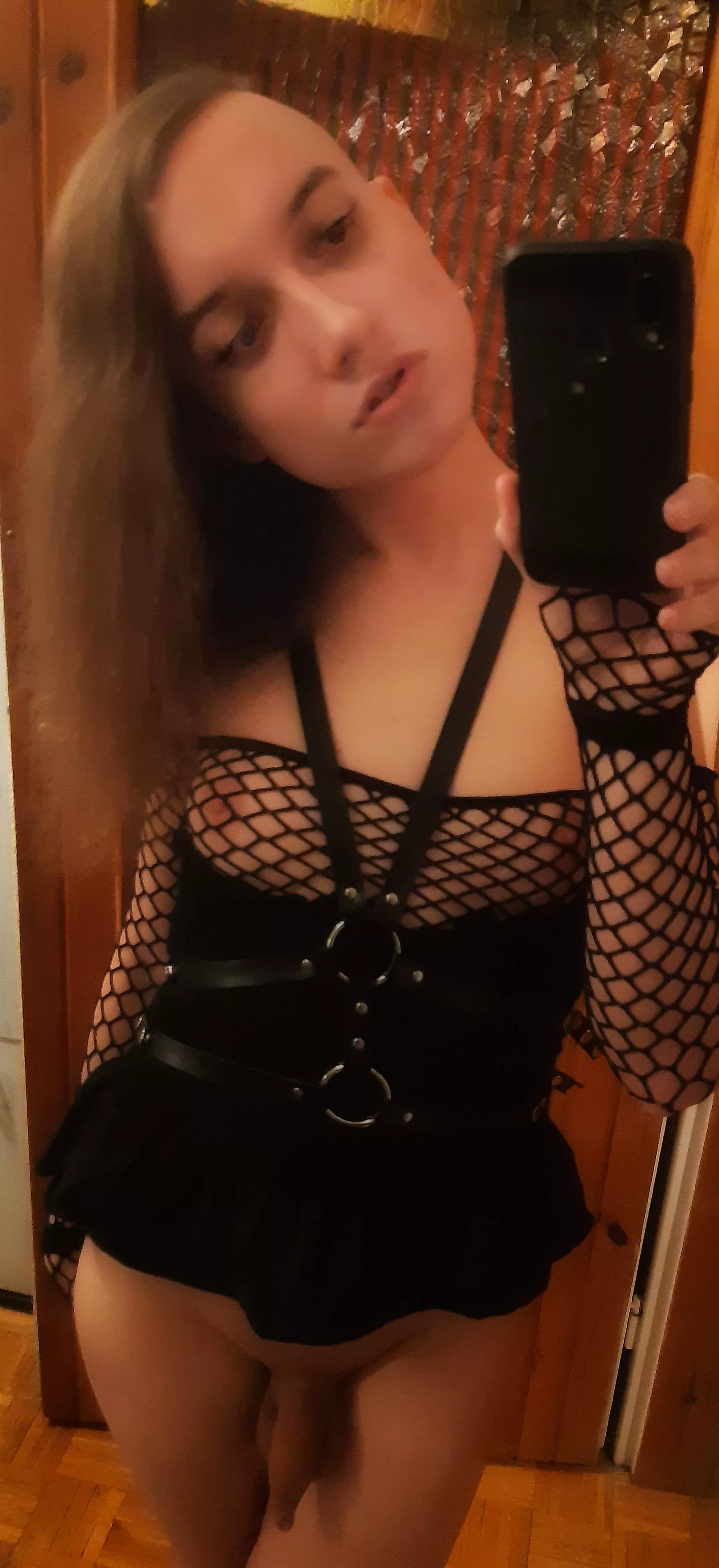 Hello goth-poser trans girl here