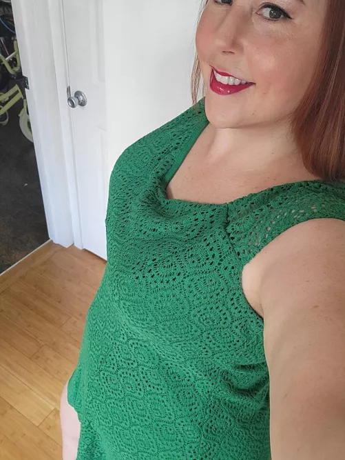 I look so festive here. Hope you're all well!