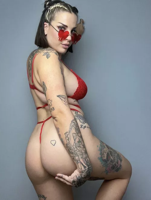 I wanna make someone hard tonight