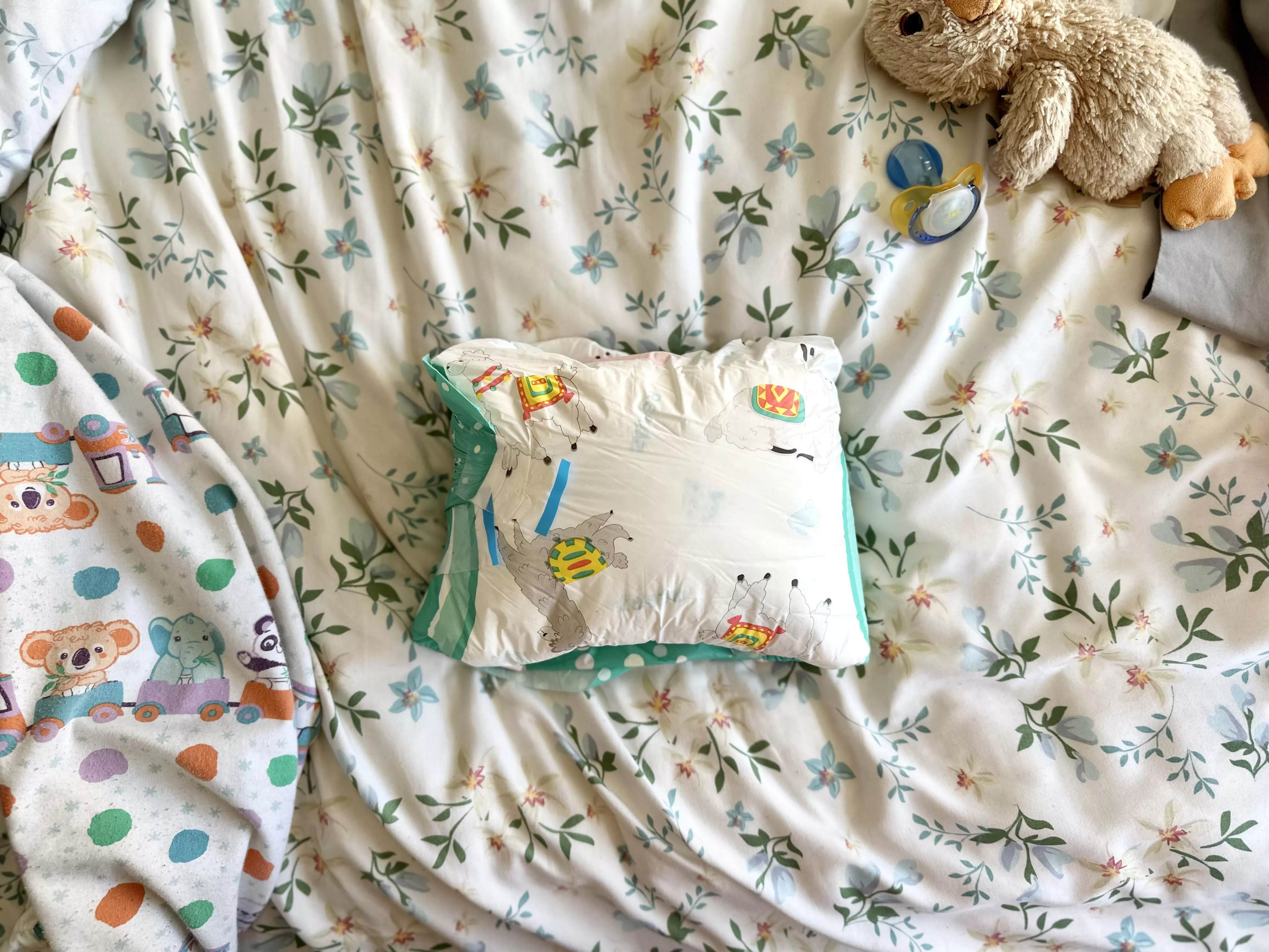 I’m always oddly satisfied at how my diaper ends up this perfect little cube when I go to throw it out lol 😆