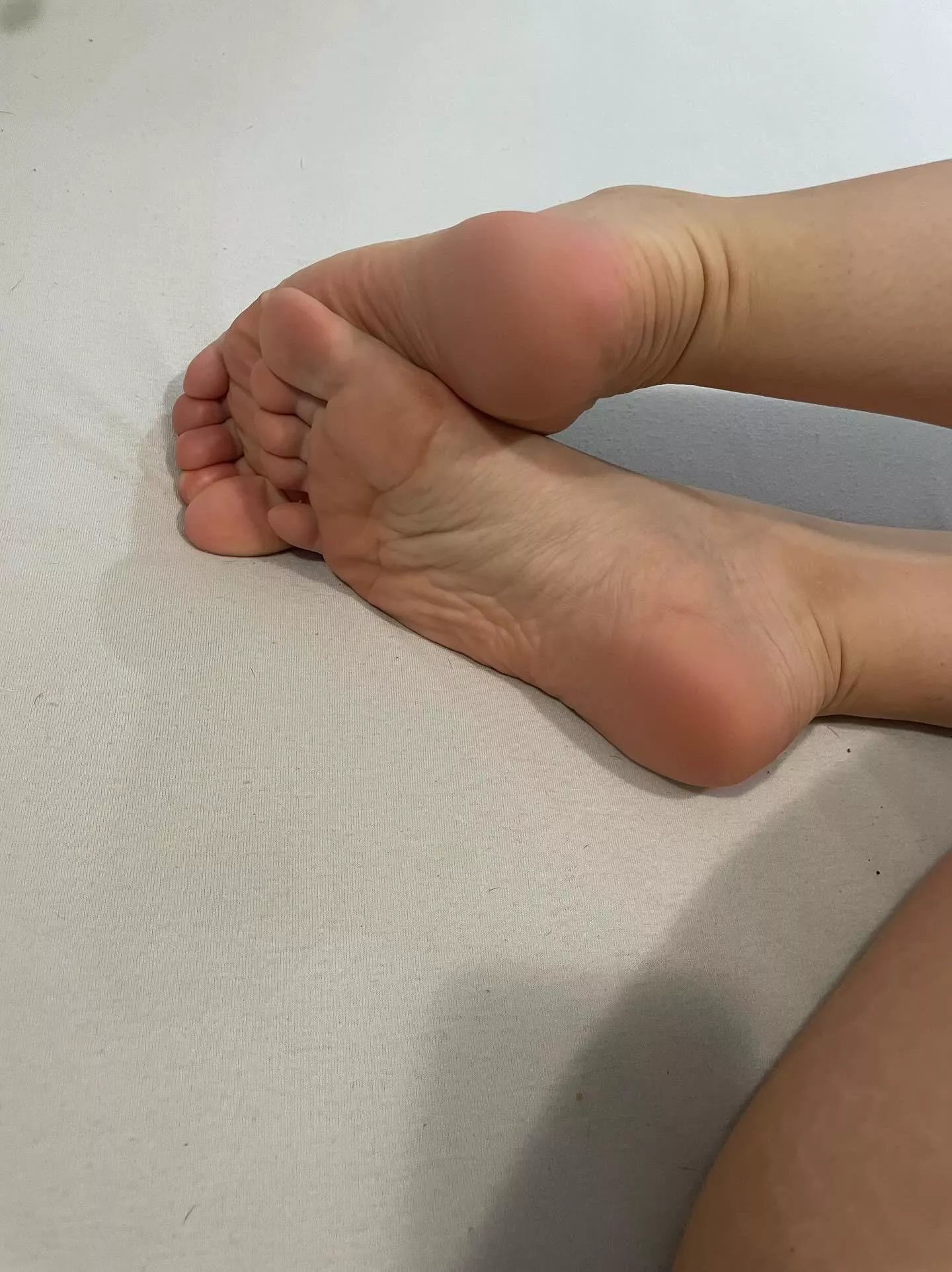 Just woke up, say “me” if you wanna love me?😈