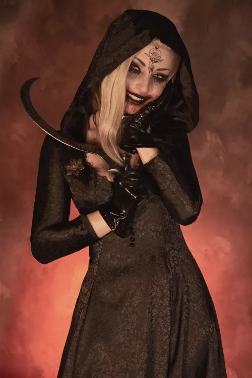 My Bela Dimitrescu cospaly from Resident Evil, do I scare you? (Shiroktsne)