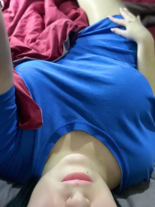 My big breasts are hidden under a T -shirt.