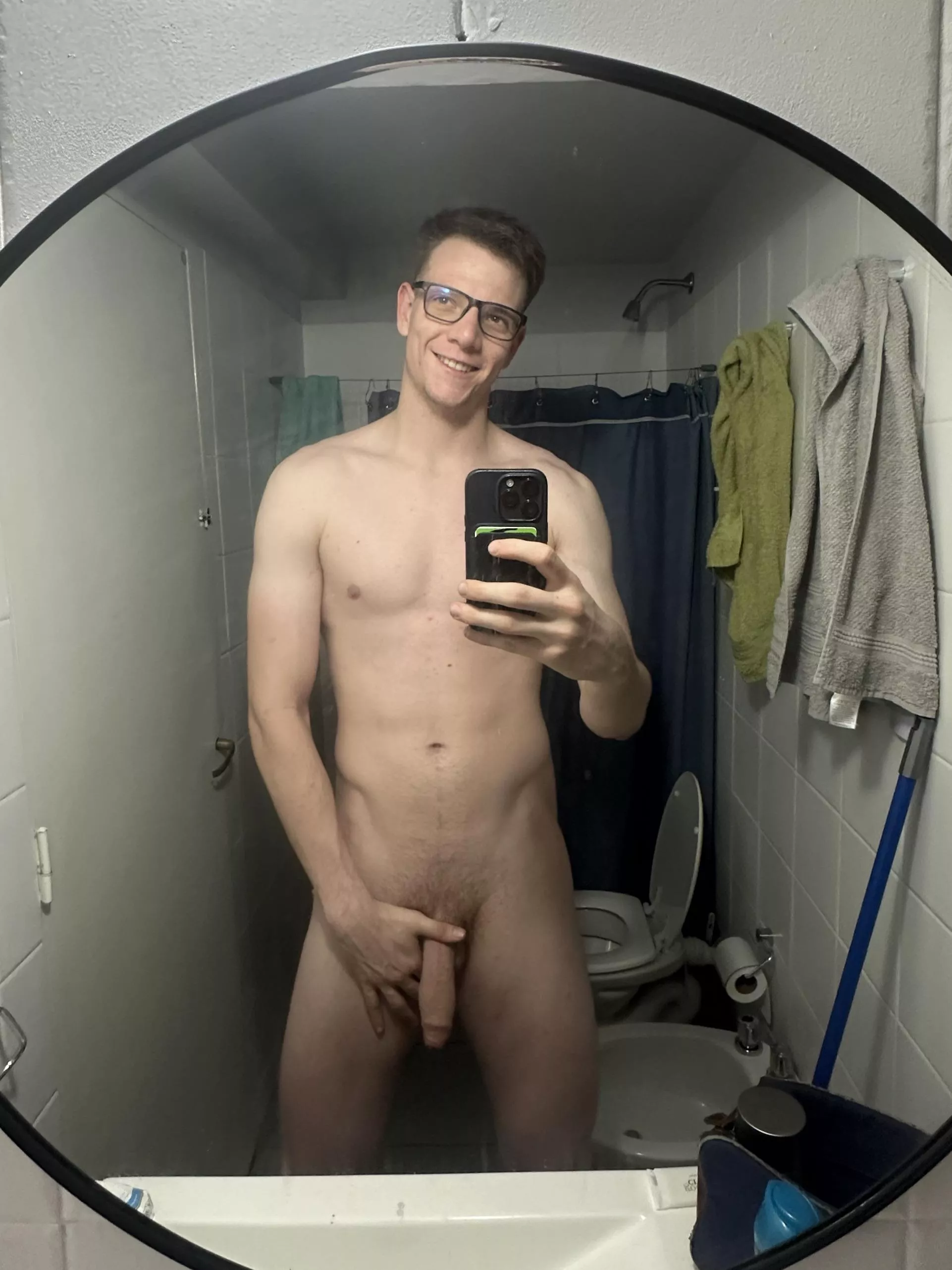 my v line are two arrows towards my cock 😈🔥