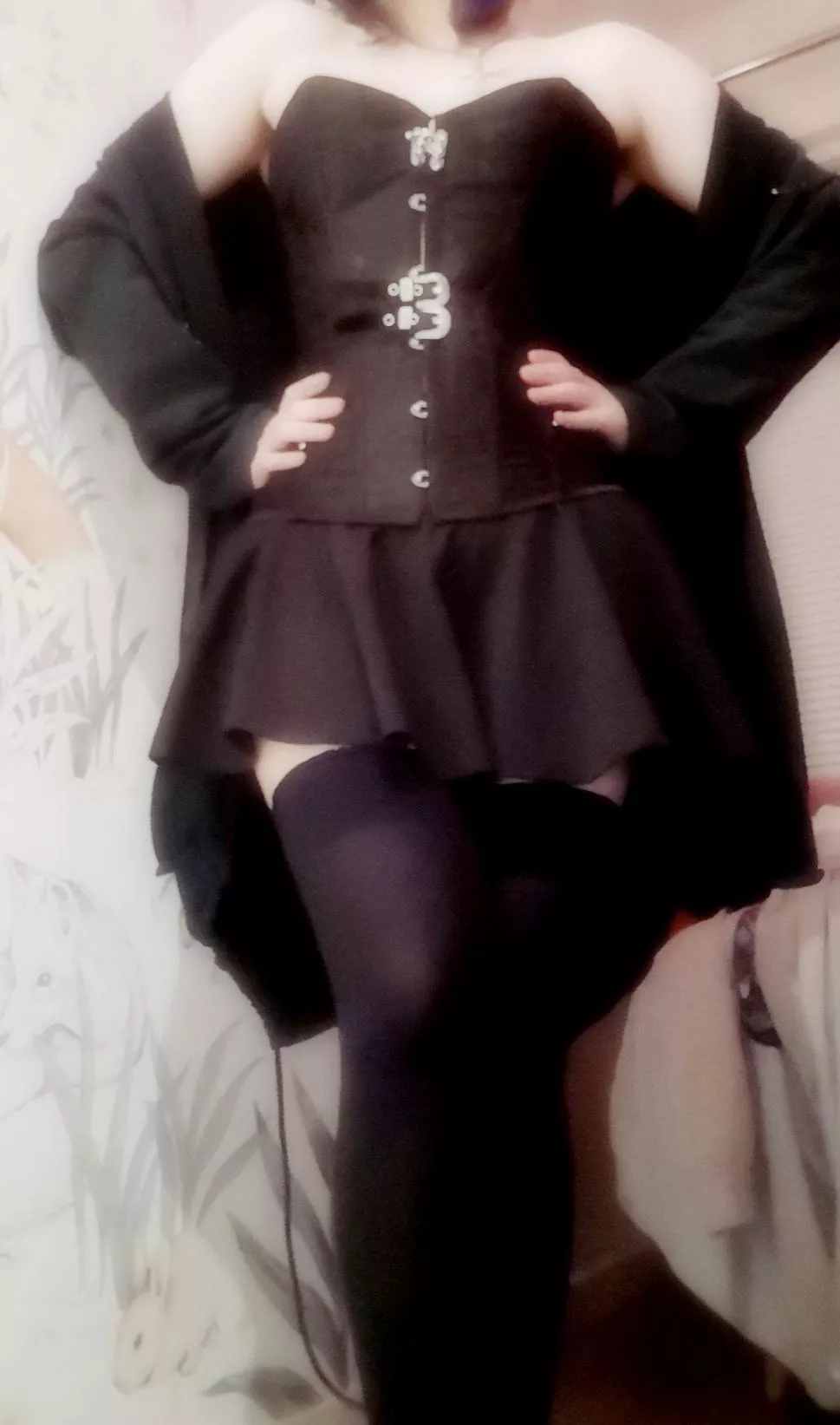 Not very lewd but tell me if i should post a bit more nsfw content 💓