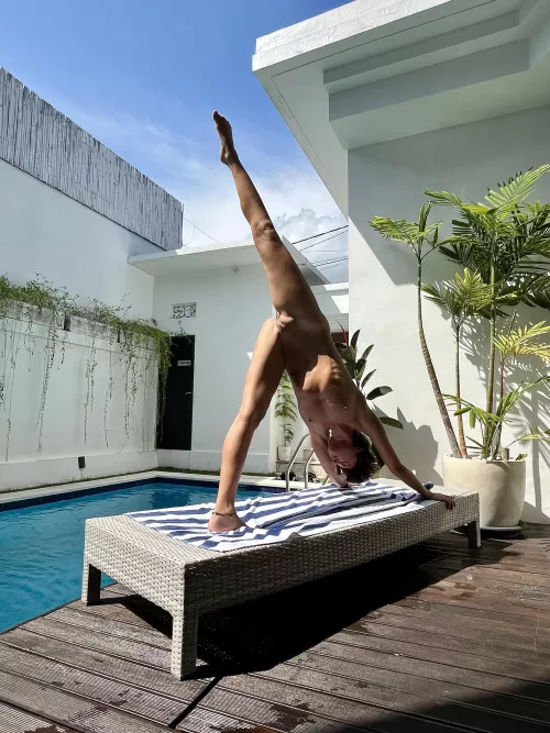 🕶️💦Tanning yoga?😜