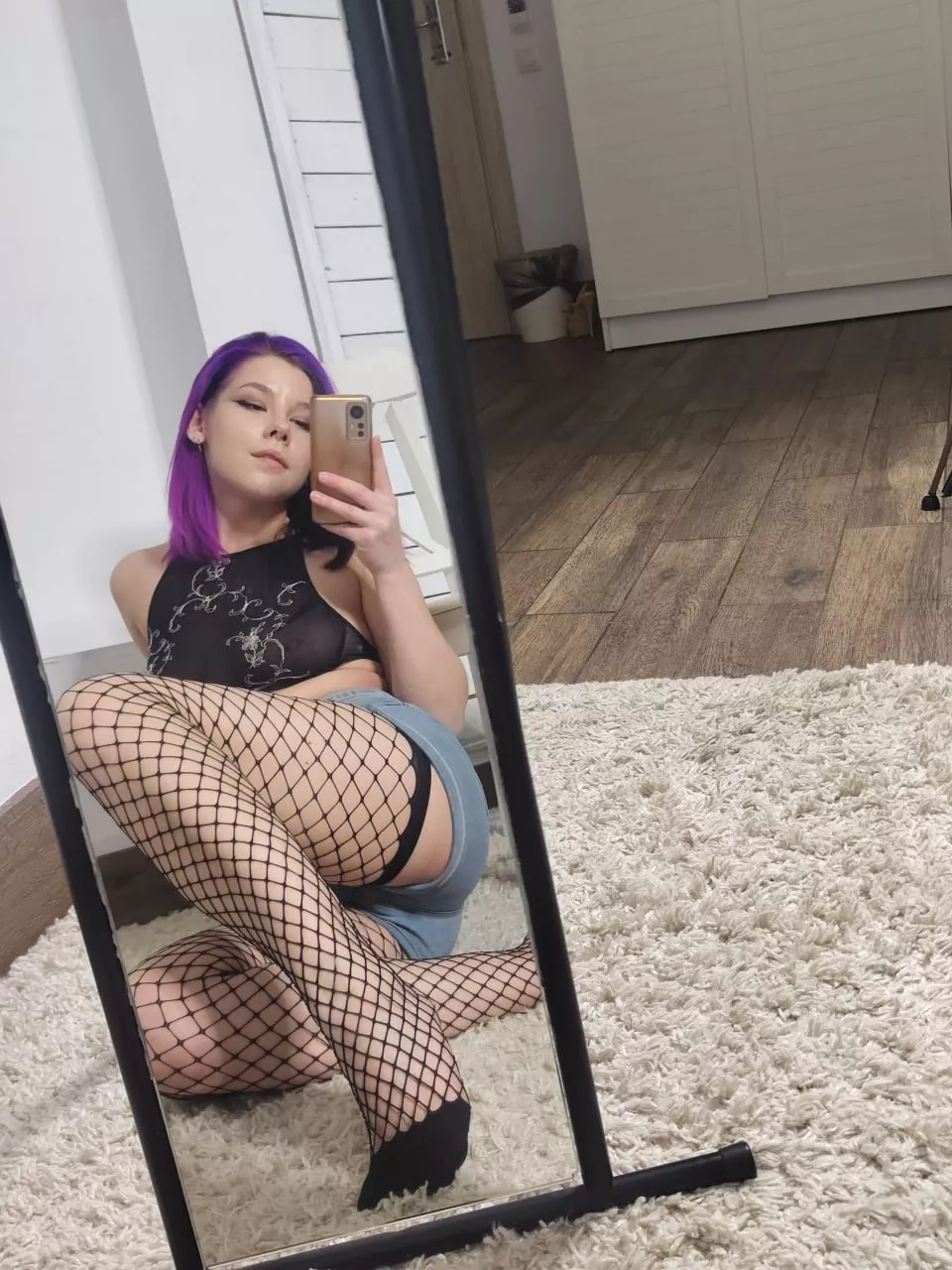 The fishnet makes me very slutty.