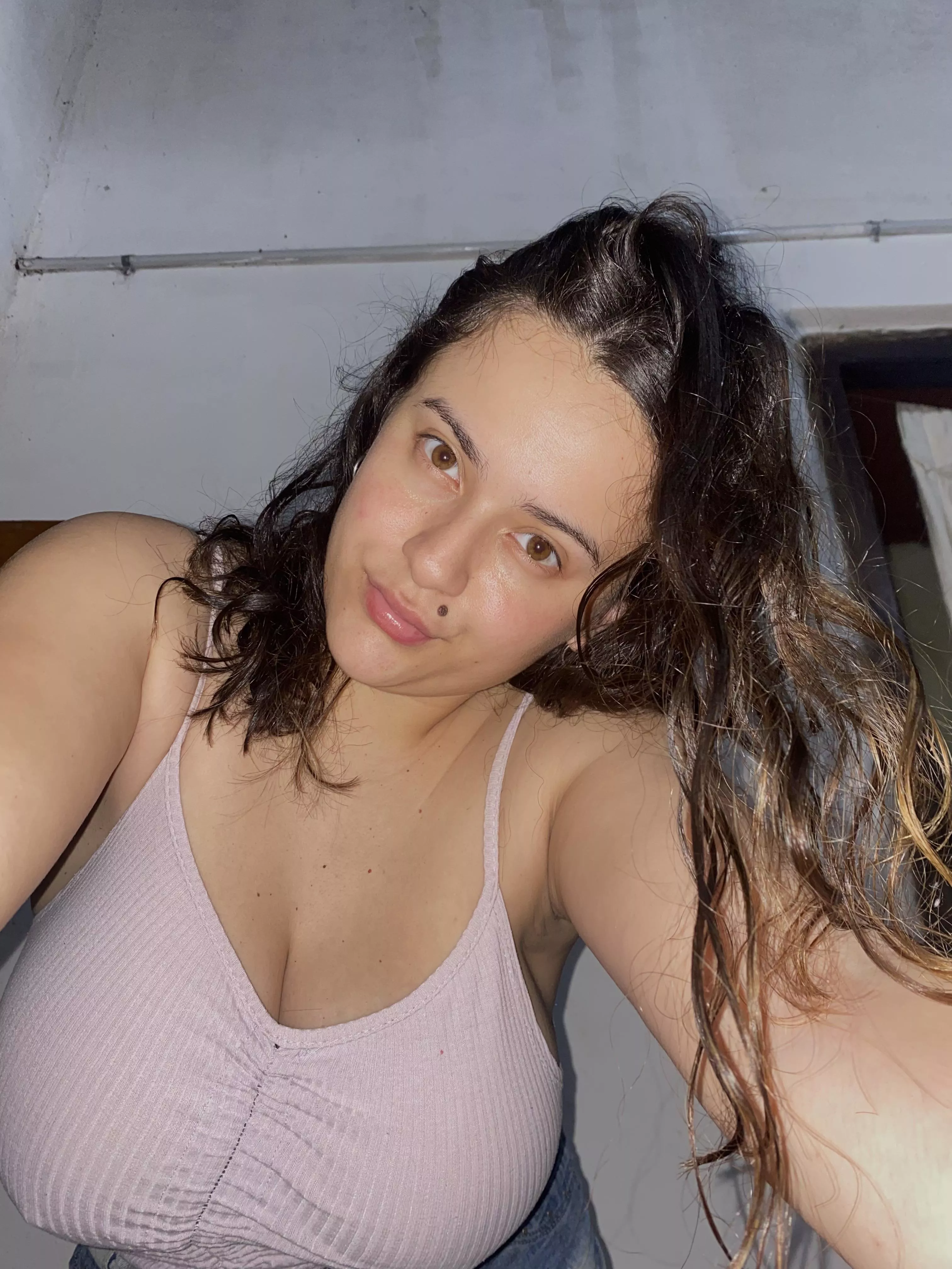 what is it that makes a girl gorgeous?? f20