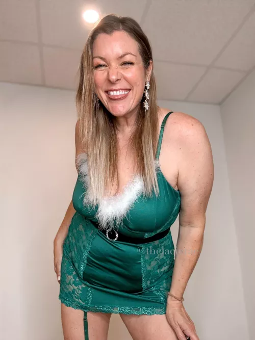 What to do with a milf like me in this dress?