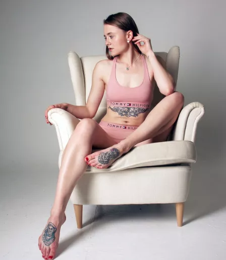 Would you like eat my pussy ?💛💙