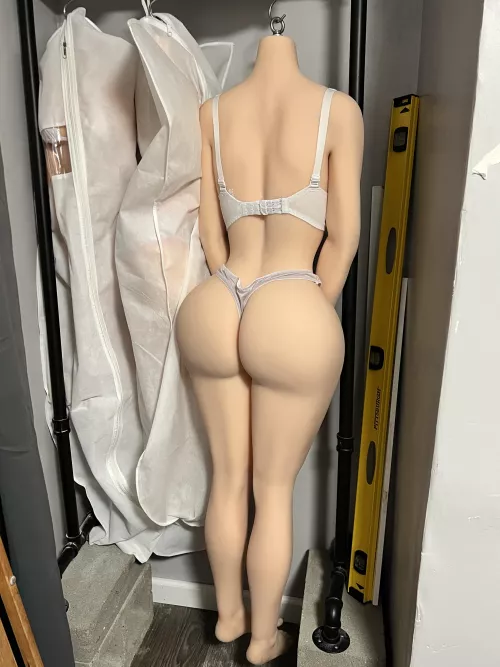 130 lbs of hanging f*ck meat