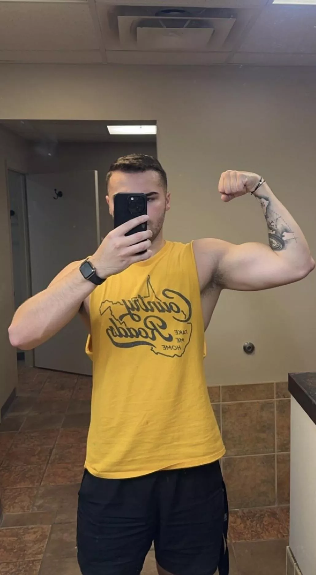 23 m college. Muscular or hung guys add: m_le2000